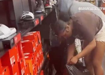 “너무 당당해서 당혹” 나이키 매장 걸어와 싹쓸이(영상)