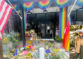 LGBTQ 깃발 내걸다 총격 당한 의류업소 주인 사망…용의자도 숨져