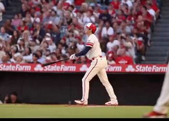 ‘만루포’ 오타니, 시즌 43호…홈런 공동 선두 올라