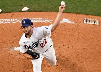 어깨 부상 턴 커쇼, 44일만의 복귀전서 5이닝 1실점