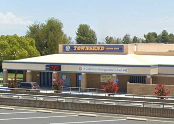 ‘만취 상태 수업’ 중학교 교사, 교실서 체포..치노힐스