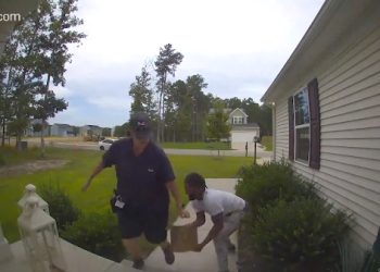 페덱스 배달원 따라오더니 돌변…소름 돋는 장면(영상)