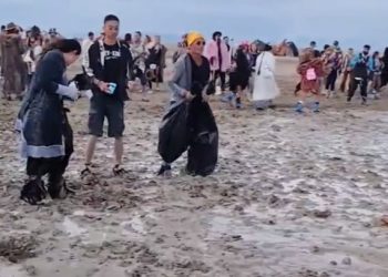 버닝맨 축제 수만명 진흙탕 발 묶여, 사망 1명(영상)