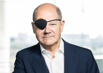 올라프 숄츠 독일 총리, 갑자기 검은 안대는 왜 ?