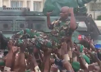 가봉 쿠데타 이끈 은게마 “새 선거로 국민에 권력 돌려줄 것”