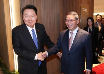 윤대통령, 리창 중국총리 만났다…中 ‘북핵 역할론’ 논의 주목