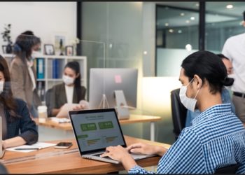 “마스크 다시 쓴다”  LA 직장∙학교 감염 급증…집단발병 3배 급등