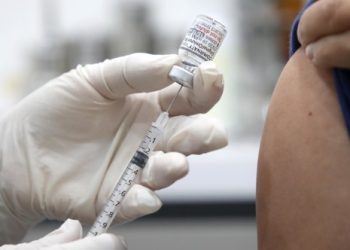 올 겨울 코로나 새 백신 접종해야…FDA, 개량형 백신 승인