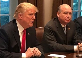 “트럼프, 공화당 의원들과 바이든 탄핵 논의” 폴리티코