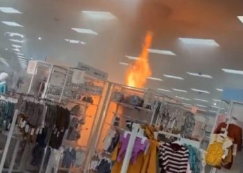 OC 여성, 분유 훔치려 타겟 매장에 방화(영상)