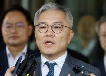 최강욱, 의원직 상실확정…’조국 아들에게 허위 인턴증명’발급