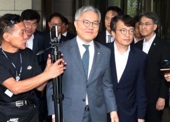 최강욱 의원직 상실에 “만시지탄…이재명 운명도 같을 것”