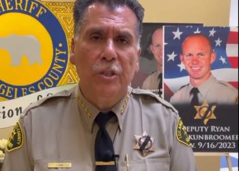 숨진 셰리프 경관 살해범 이틀 만에 체포(영상)