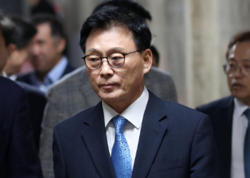 비명 반란, 원내지도부 총사퇴 민주 내전격화…기로에 선 이재명