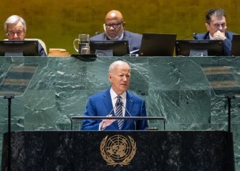 유권자 74% “바이든 너무 늙어”