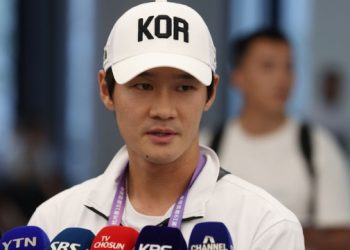 패배 뒤 ‘라켓 박살·악수 거부’ 테니스 권순우 최악 비매너 논란