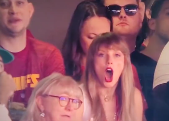 ‘스위프트의 힘’ …NFL경기 참석하자 유니폼판매 400% 폭증(영상)