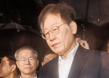 이재명, 뜬금없이 영수회담 제안…대통령실, 침묵