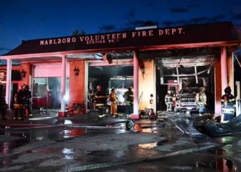 소방서에 화재…건물 불타고 구급차 전소