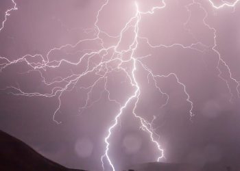 2시간 만에 6만1000번 번개…12명 사망·14명 부상