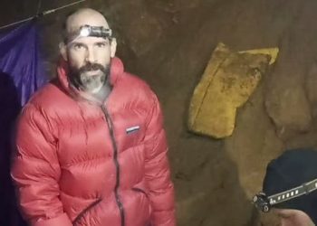 지하 1000m서 위출혈…미 동굴학자 구출작전(영상)