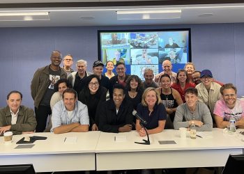 할리우드 작가 파업, 146일 만에 잠정 합의..마라톤협상 타결