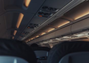 “창가·날개 쪽 좌석, 숙면에 도움”…승무원의 꿀팁