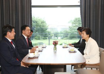 박근혜, 국힘에 “내년 총선 승리” 주문