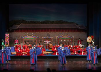 헝가리 홀린 종묘 제례악…1800석 만석·환호·박수