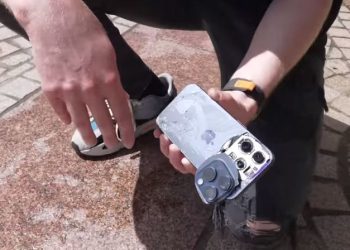 티타늄 ‘아이폰15 프로’, 떨어뜨리니 역대급 ‘바사삭’