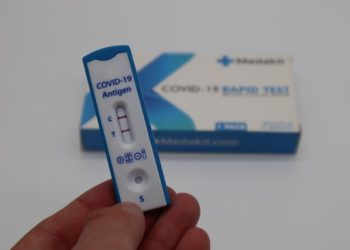 전국 코로나19 재확산…검사키트 4개씩 무료 우편배달