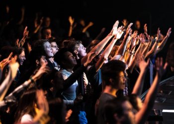 [촛점]탈종교 가속, 종교인 비율 30%대 하락…개신교 급감, 불교에 추월