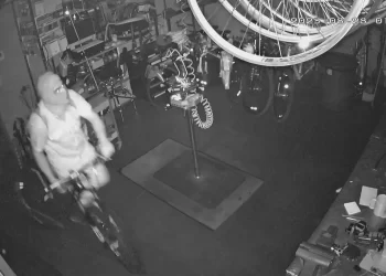 어윈데일 자전거샵 고가 제품만 골라 4만달러 싹쓸이