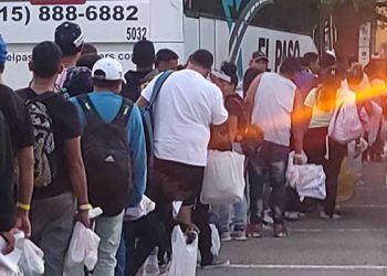 텍사스 불체자버스 3대 동시 LA 도착…버스19대에 이민자 750명