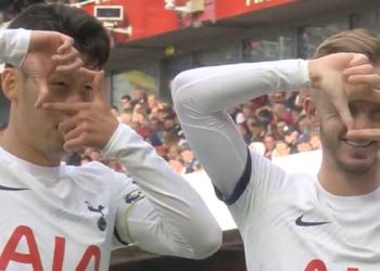 ‘북런던더비 멀티골’ 손흥민, EPL 6R ‘이주의 팀’ 선정