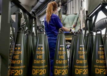 우크라 뒷전으로 밀렸다..미, 우크라 주려던 포탄 이스라엘 보낸다