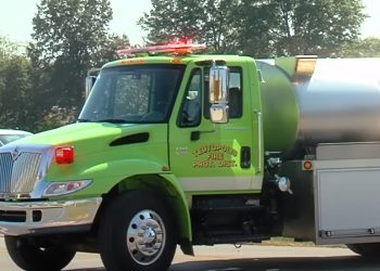 독성 암모니아 트럭 전복, 5명 사망…주민 수백명 대피