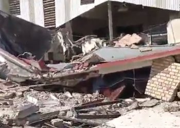 성당 미사 중 지붕붕괴…7명 사망, 30명 매몰(영상)