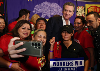 캘리포니아 패스트푸드 노동자 내년 4월부터 최저임금 20달러