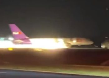 페덱스 화물기 랜딩기어 없이 비상착륙(영상)