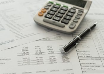 “한때 각광 받던 회계업계…낮은 연봉 탓 기피 분야”