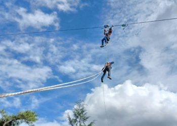 공중에 3시간 ‘대롱대롱’…집라인 이용객 무사 구조
