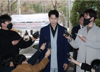 박수홍 가족 막장 폭로극..父 “아들 콘돔·임신도 처리”, 박수홍”허위사실”