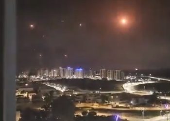 아이언돔에서 발사되는 요격 미사일(영상)