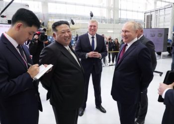 “북한, 러시아에 대포 이전 시작”