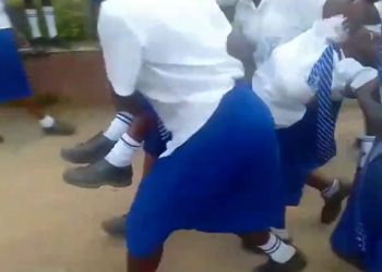 여학생 95명 집단마비 사태…시험 히스테리였나?(영상)