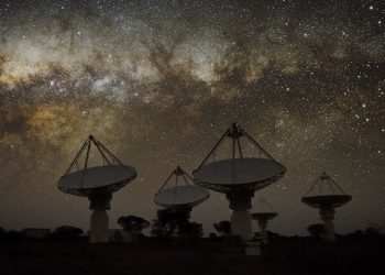 80억년만에 지구에 도착한 전파 분석 중