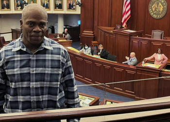 살인누명 16년만에 석방 남성, 경찰 총격에 사망