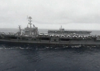 중동배치 미해군, 이-팔전쟁 실전 가담..미사일 ·무인기 격추(영상)