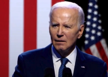 바닥 찍은  바이든 지지율 37% 최저치…의회 13%